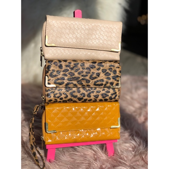 Various Clutches & Wallets Package Deal - Picture 4 of 7